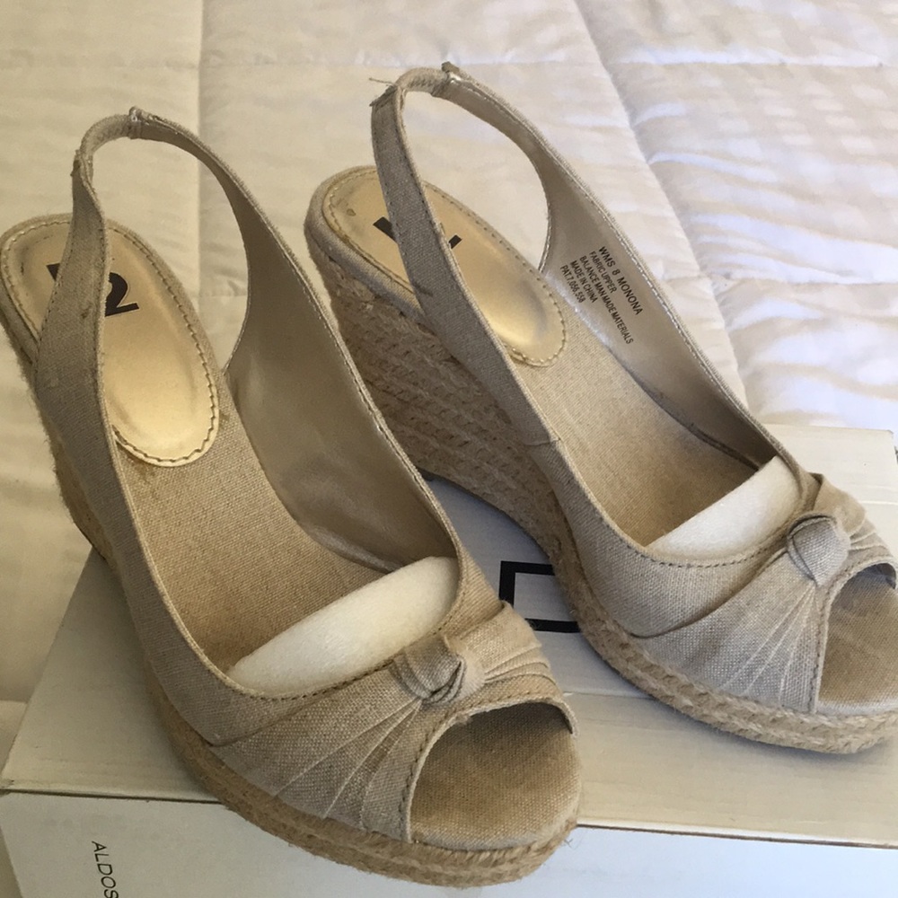 Nude wedges